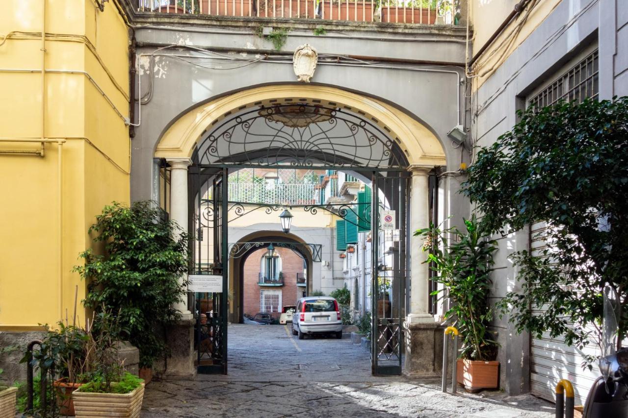 Bed and Breakfast Barù in Chiaia à Naples Extérieur photo