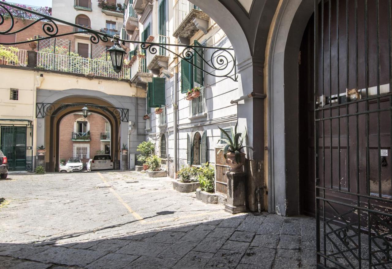 Bed and Breakfast Barù in Chiaia à Naples Extérieur photo